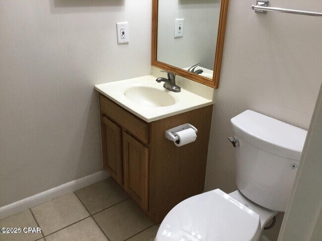 Building Photo - 1025 W 19th St