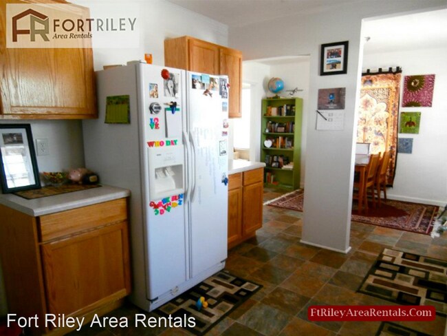 Building Photo - 2 br, 1 bath House - 640 W 5th St