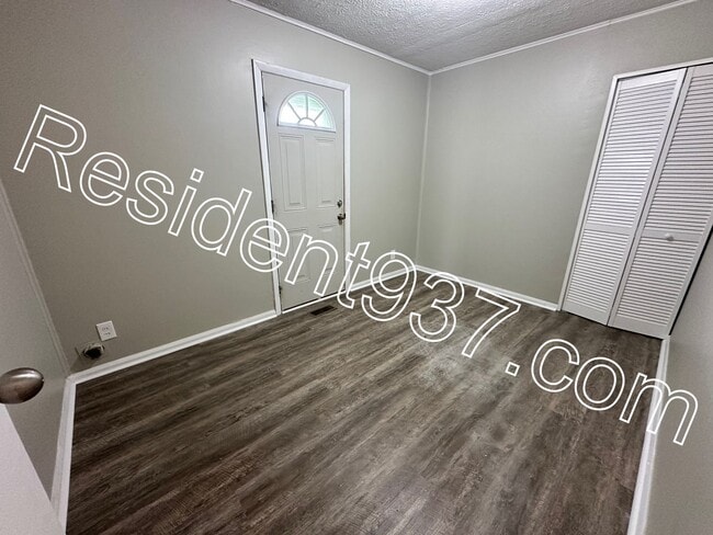 Building Photo - Updated 3 Bed 1 bath Home