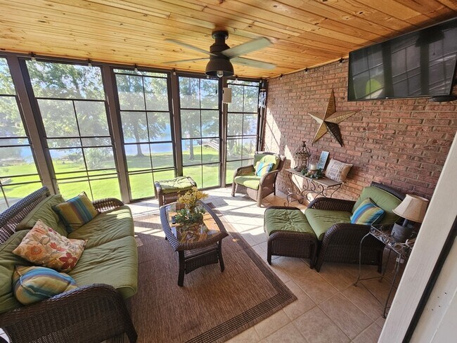 Building Photo - Lake Front Luxury in Chapin!
