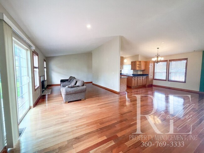 Building Photo - Stunning Rambler