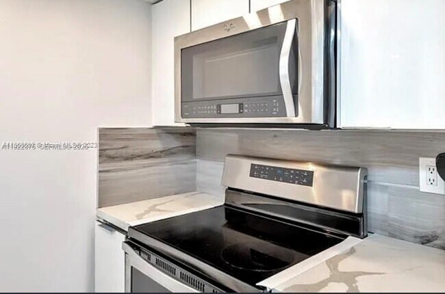 Building Photo - 1717 N Bayshore Dr