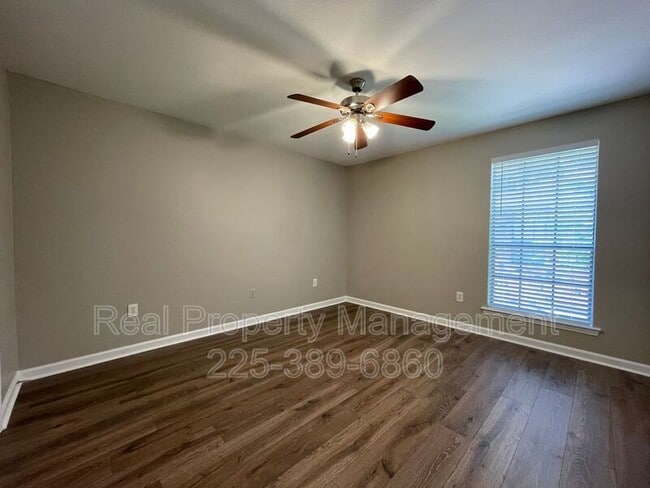 Building Photo - 910 W Macci St