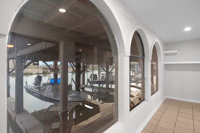 Building Photo - 1313 Harbor Island Dr