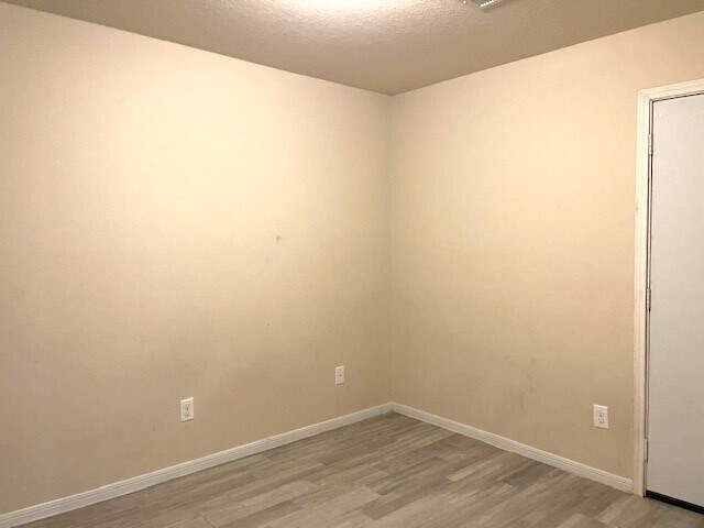 Building Photo - Great Location, wonderful Schools, 1 Block...