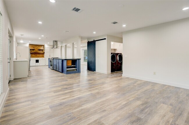 Building Photo - 3122 Rimrock Dr