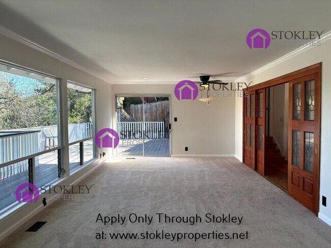 Building Photo - 790 Solana Dr