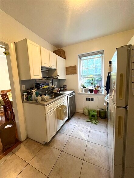 Building Photo - 1574 Beacon St