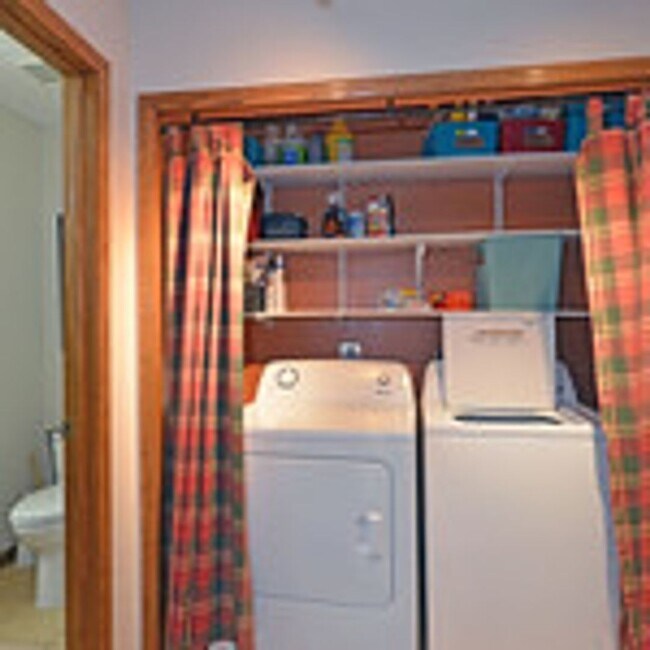Building Photo - 144 Primrose Ct