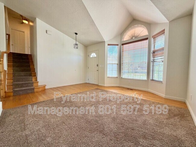 Building Photo - 717 E Hundley Hvn Cir
