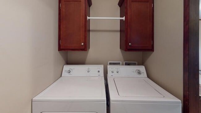 Building Photo - 148 Delta Ave