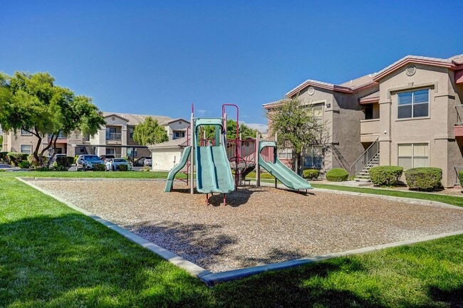 Building Photo - Downstairs 1 Bedroom Unit in Gated Community - S.W.