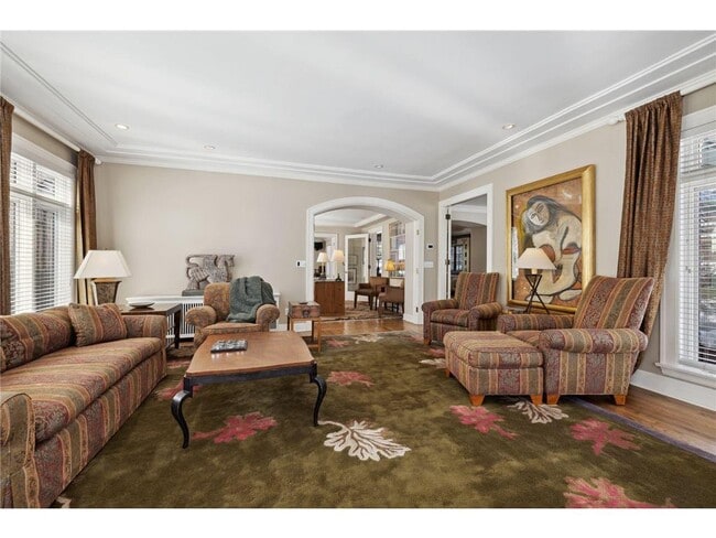 Building Photo - 2810 W Lake of the Isles Pkwy