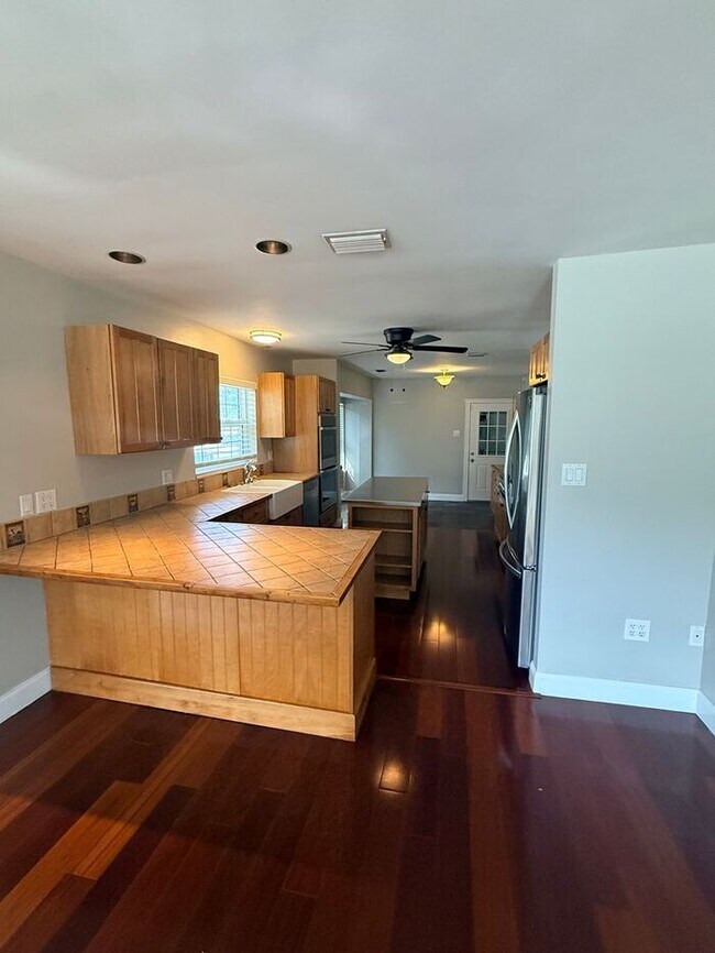 Building Photo - Stunning 2BR 2BA SFR w/ Private Pool • 2-Car Garage in Clearwater