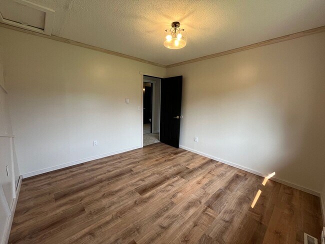 Building Photo - Beautiful 3 Bedroom Home in Alborn