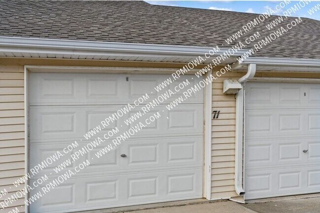 Building Photo - 2323 E Porter Ave