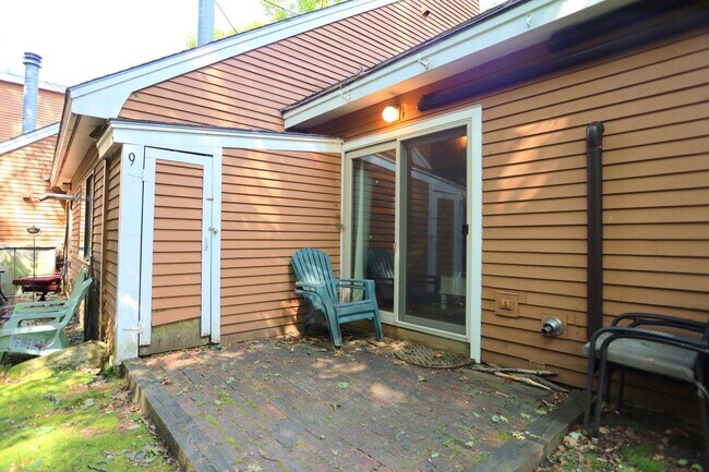 Building Photo - Seasonal 6 Month Lease Available! Charming 2-bedroom, 2-bathroom townhouse at Winterbrook Village