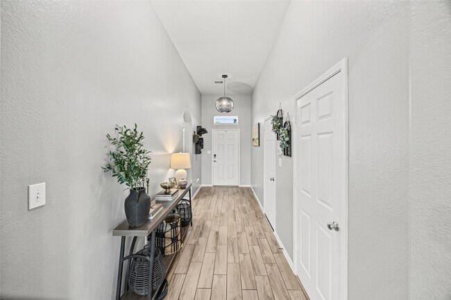 Building Photo - 126 Polar Bear Trl