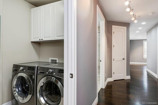 Laundary Room - 150 S Madison St