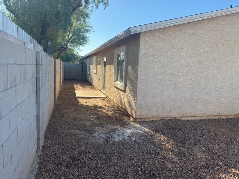 Building Photo - 2702 E Juniper Ave