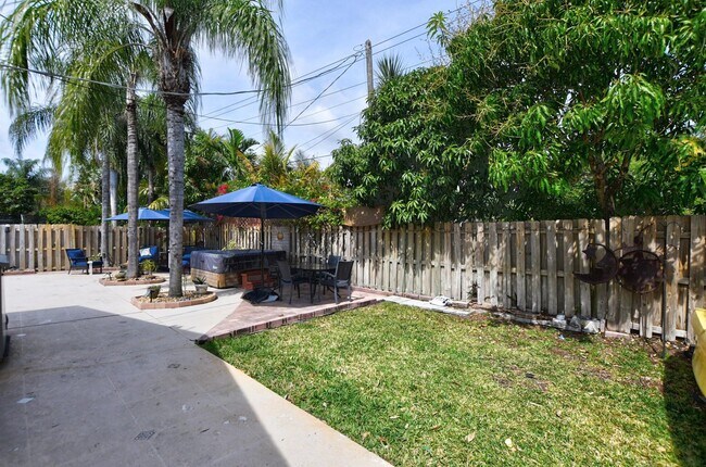 Building Photo - 1599 Isabel Rd Oeste