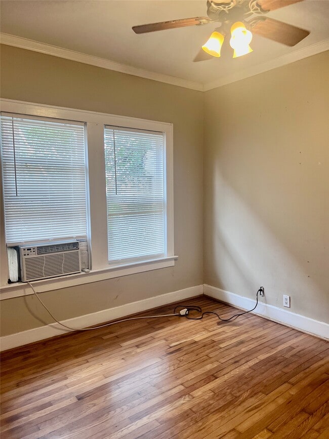 Building Photo - 320 W Polk St