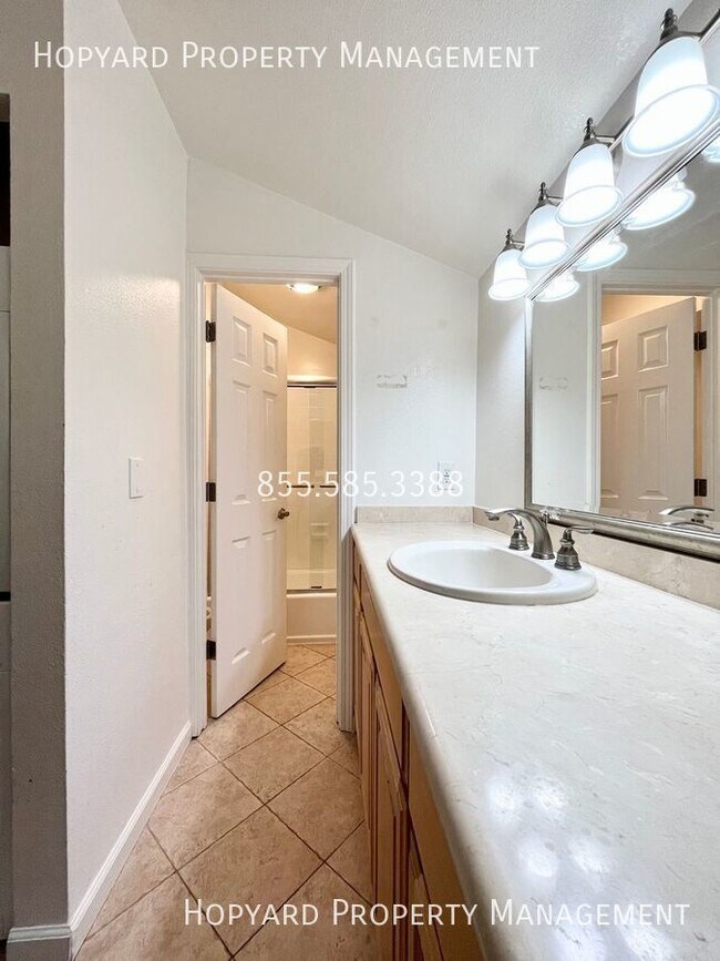 Building Photo - 27771 Vasona Ct