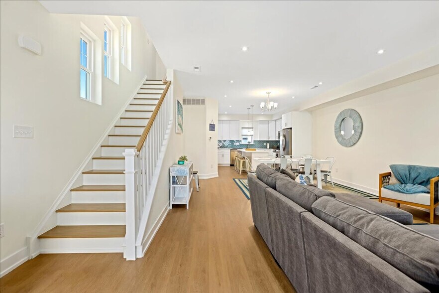 Building Photo - 1 N Austin Ave