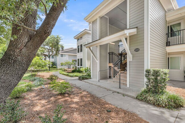 Building Photo - 266 Alexandra Dr