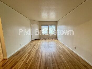 Building Photo - 6520 NE 6th Ave