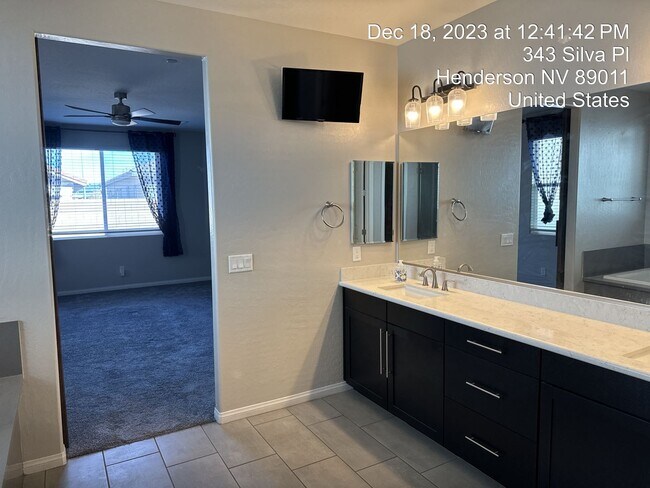 Building Photo - Like New Single Story Home in Cadence/Hend...