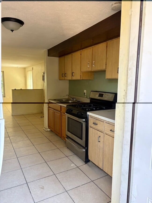 Building Photo - 1418 19th St W