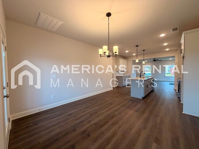 Building Photo - Elegant 4 Bedroom Retreat in Meridianville!