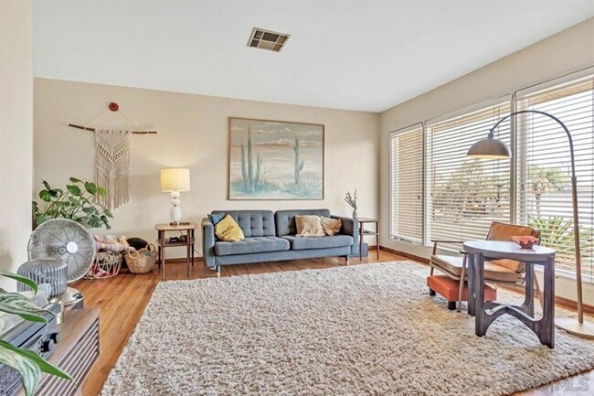 Building Photo - Charming Cottage in College East - Available Beginning of July 2026