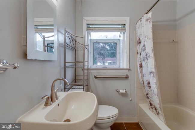 Building Photo - 5834 Pratt St