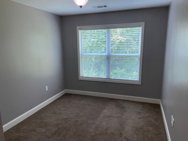 Building Photo - 403 Shady Pk Cv