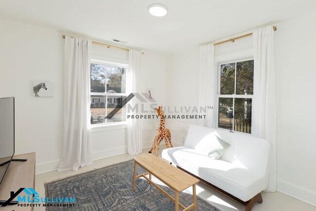 Building Photo - 1803 Hillcrest Dr