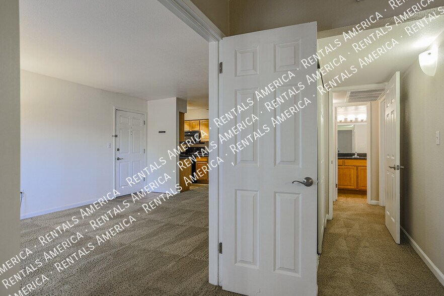 Building Photo - 5877 N Granite Reef Rd