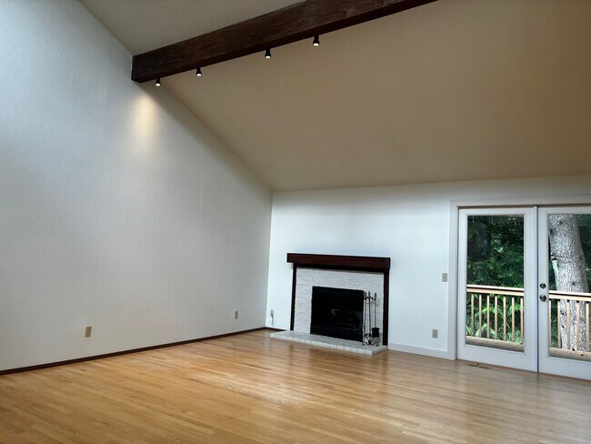 Building Photo - Amazing Lake Forest Park Home