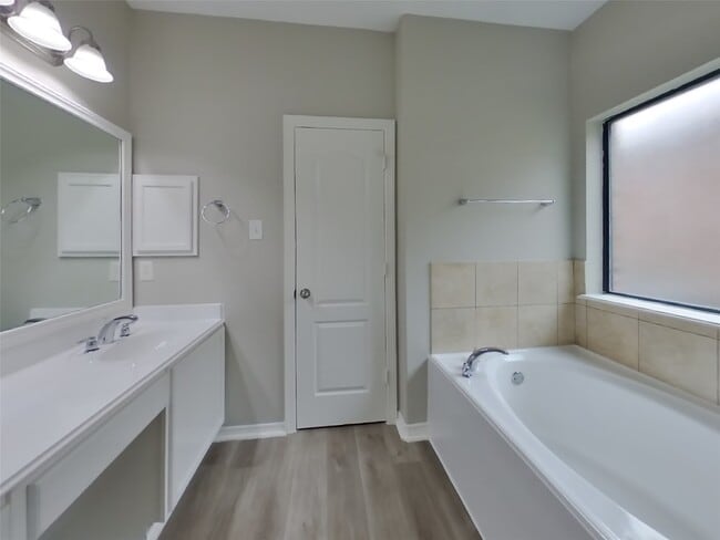 Building Photo - 8026 N Tarrytown Crossing Dr