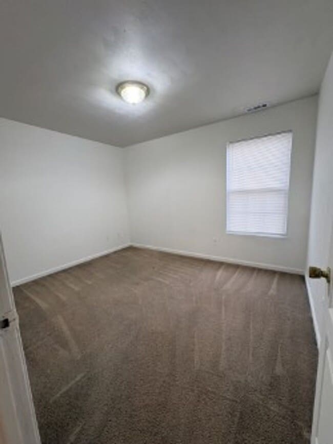 Building Photo - Huntersville