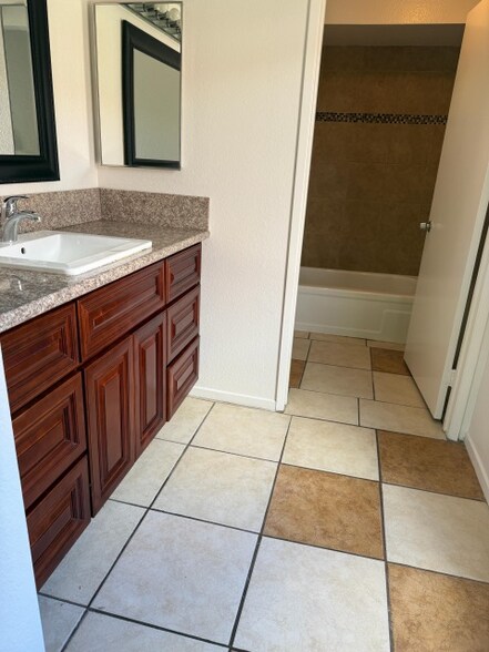 Building Photo - 1010 E Washington Ave