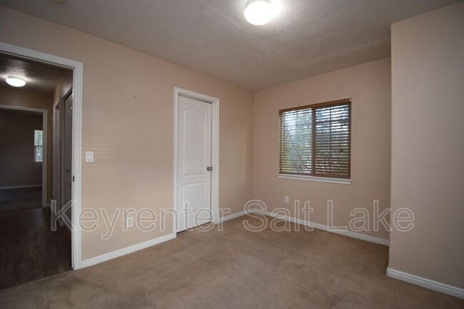 Building Photo - 6762 W Callery Ln