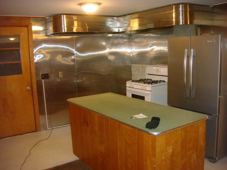 Building Photo - 81 Erie St