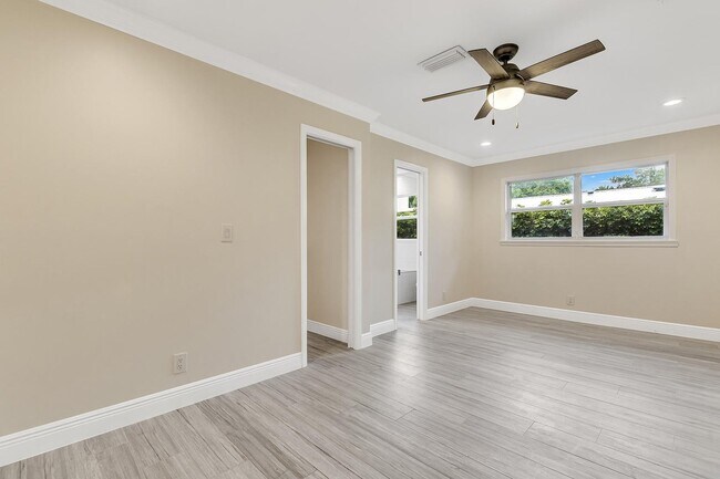 Building Photo - 12831 Shore Dr