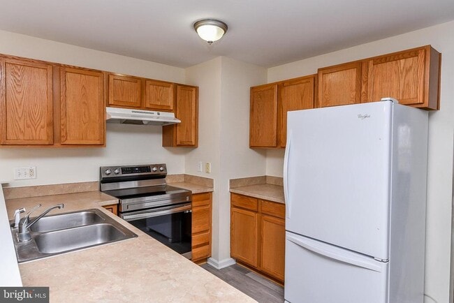 Building Photo - 24 Sanford Dr