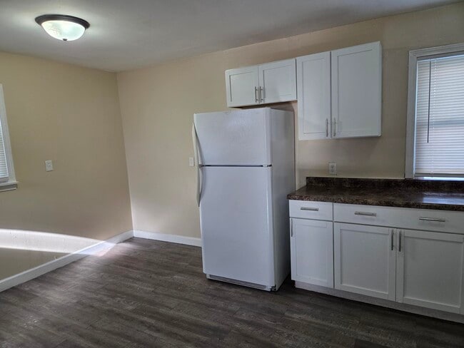 Building Photo - 3527 N Oliver Ave