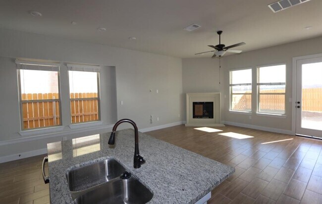 Building Photo - 2810 Sebring Cir