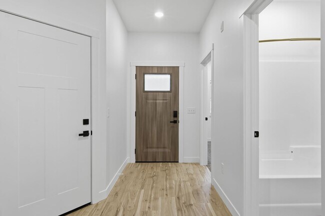 Building Photo - 1723 Whitetail Way