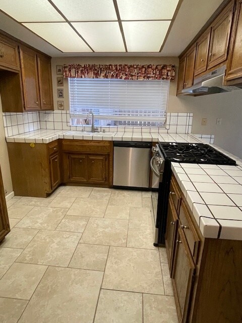 Building Photo - 26458 Larkspur St
